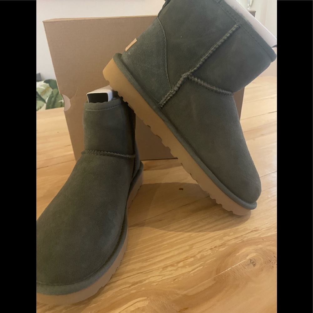 UGG classic mini in forest night